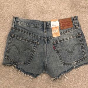 Levi jean shorts 501